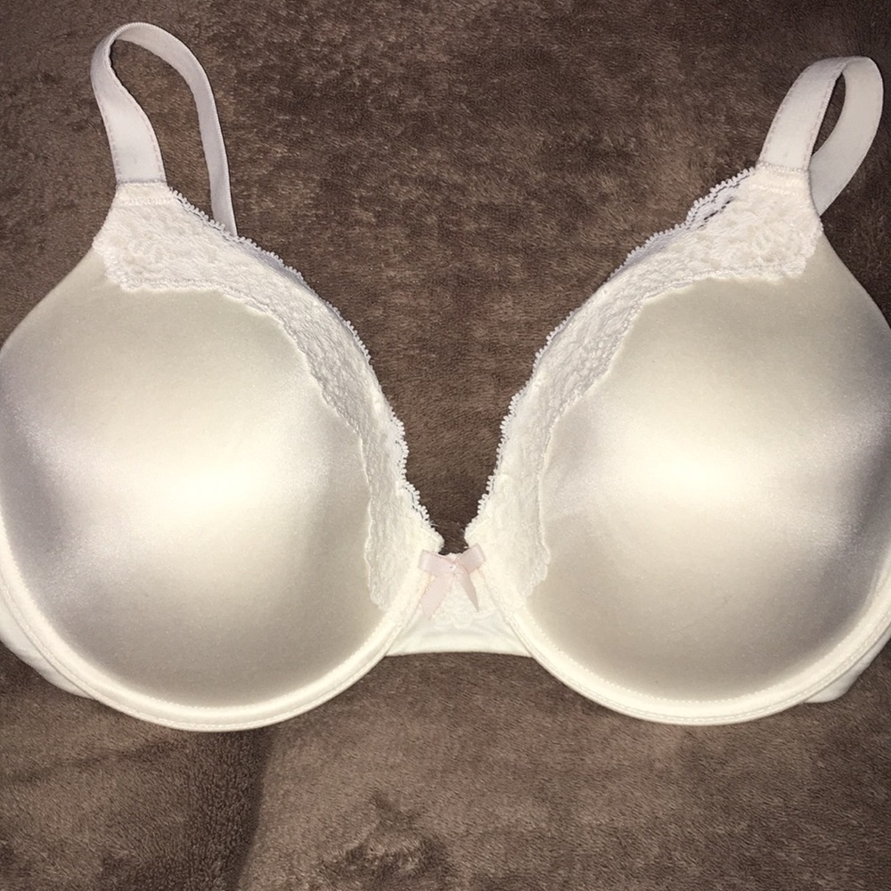 Maidenform comfort devotion white bra.34 DD. Comfy